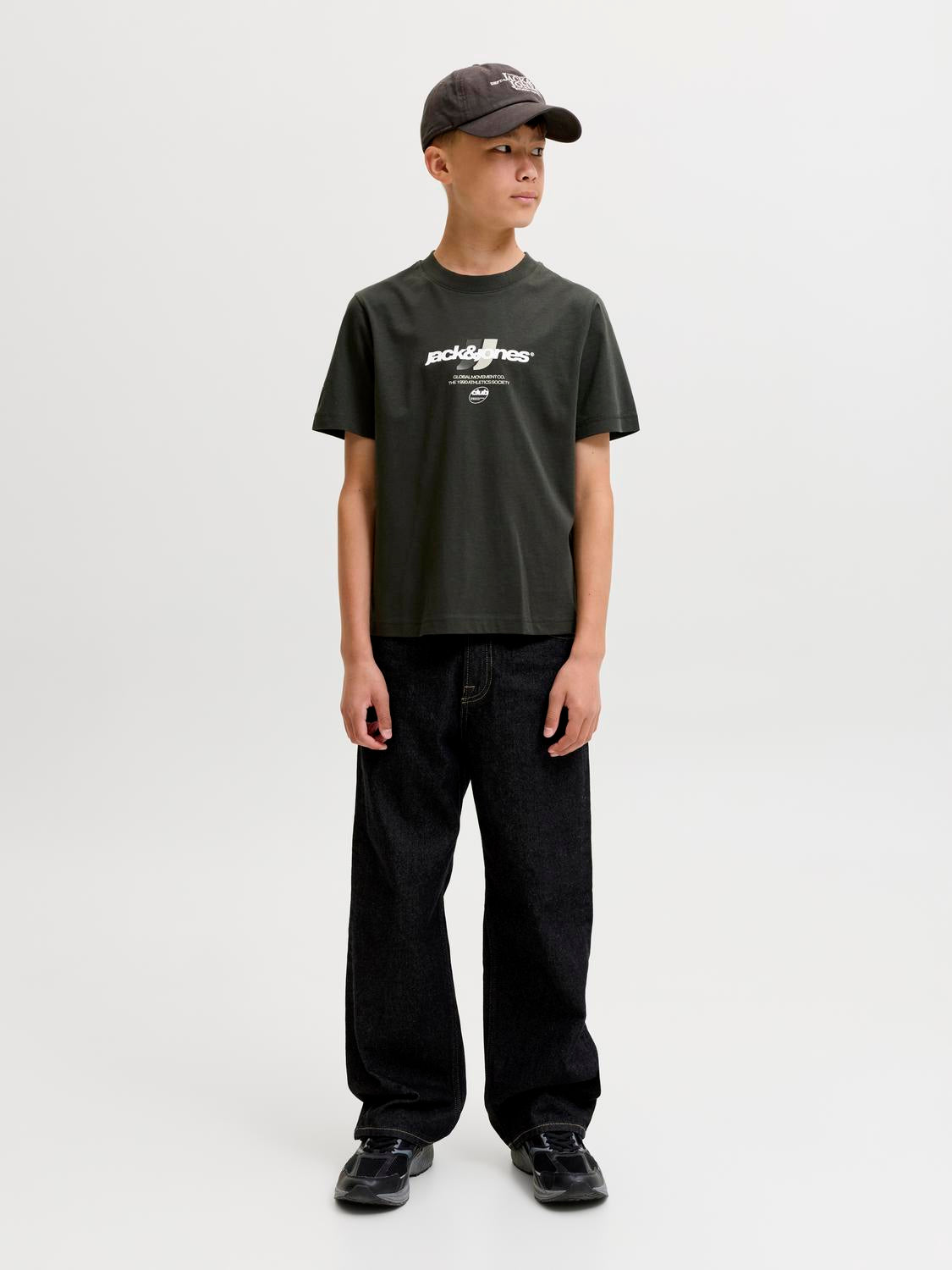 model_shot-front_full